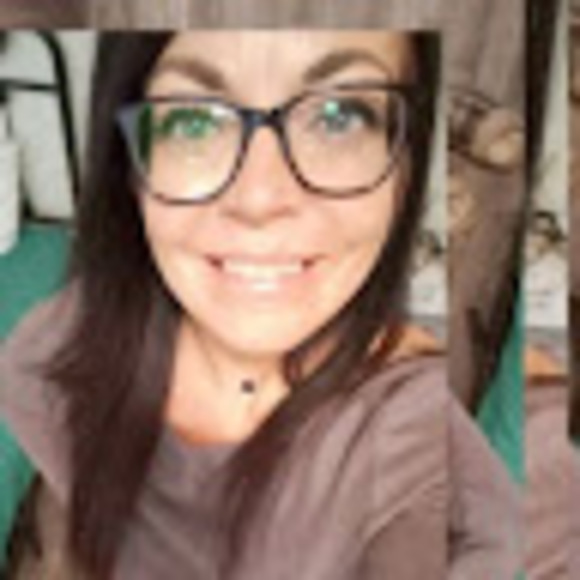 Meet your Posher, Nicole - Picture 1 of 1